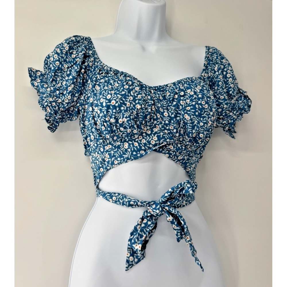 Blue floral tie up crop top milkmaid cottagecore boho indie festival puff sleeve